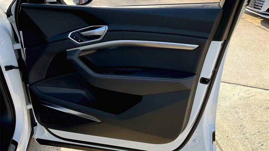 2019 Audi e-tron WA1LAAGE1KB024634