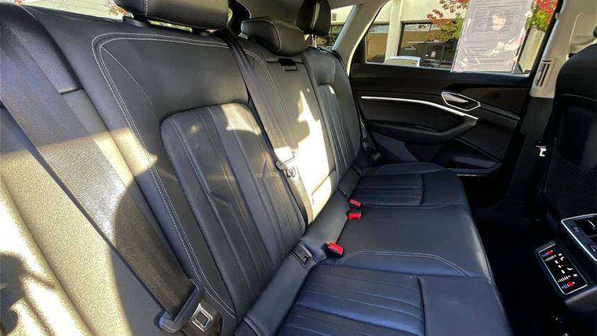 2019 Audi e-tron WA1LAAGE1KB024634