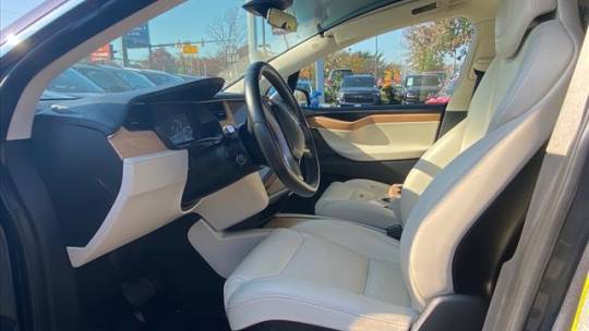 2018 Tesla Model X 5YJXCDE2XJF130183