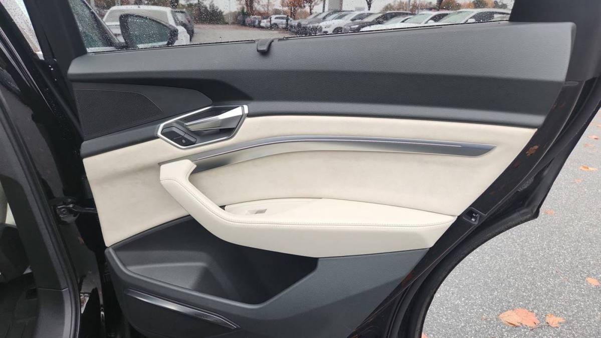 2019 Audi e-tron WA1VAAGEXKB009722