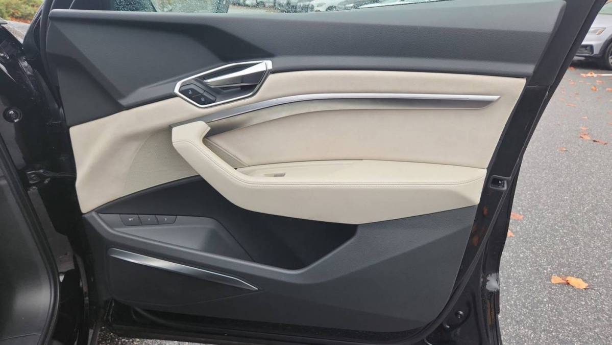 2019 Audi e-tron WA1VAAGEXKB009722