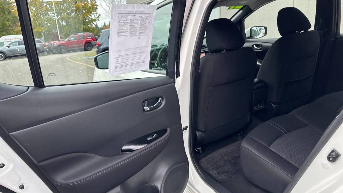 2021 Nissan LEAF 1N4AZ1CV6MC556427