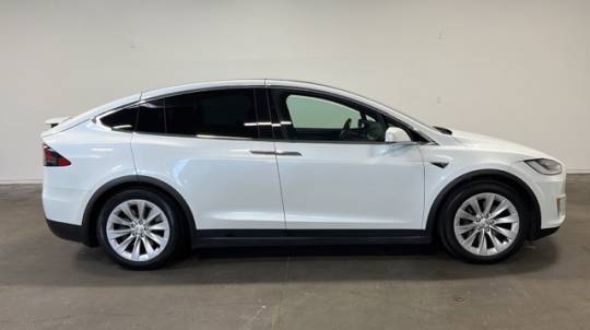 2018 Tesla Model X 5YJXCDE29JF112712