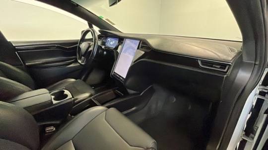 2018 Tesla Model X 5YJXCDE29JF112712