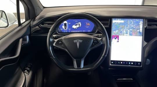 2018 Tesla Model X 5YJXCDE29JF112712