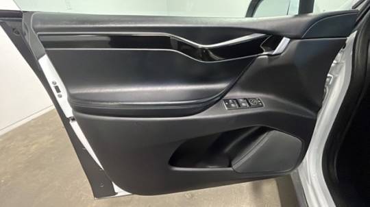 2018 Tesla Model X 5YJXCDE29JF112712