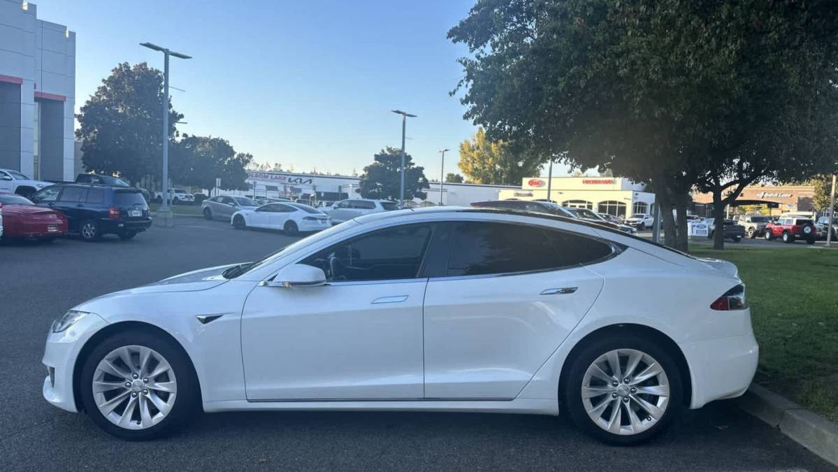 2018 Tesla Model S 5YJSA1E25JF281902