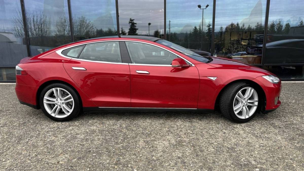 2016 Tesla Model S 5YJSA1E19GF131243