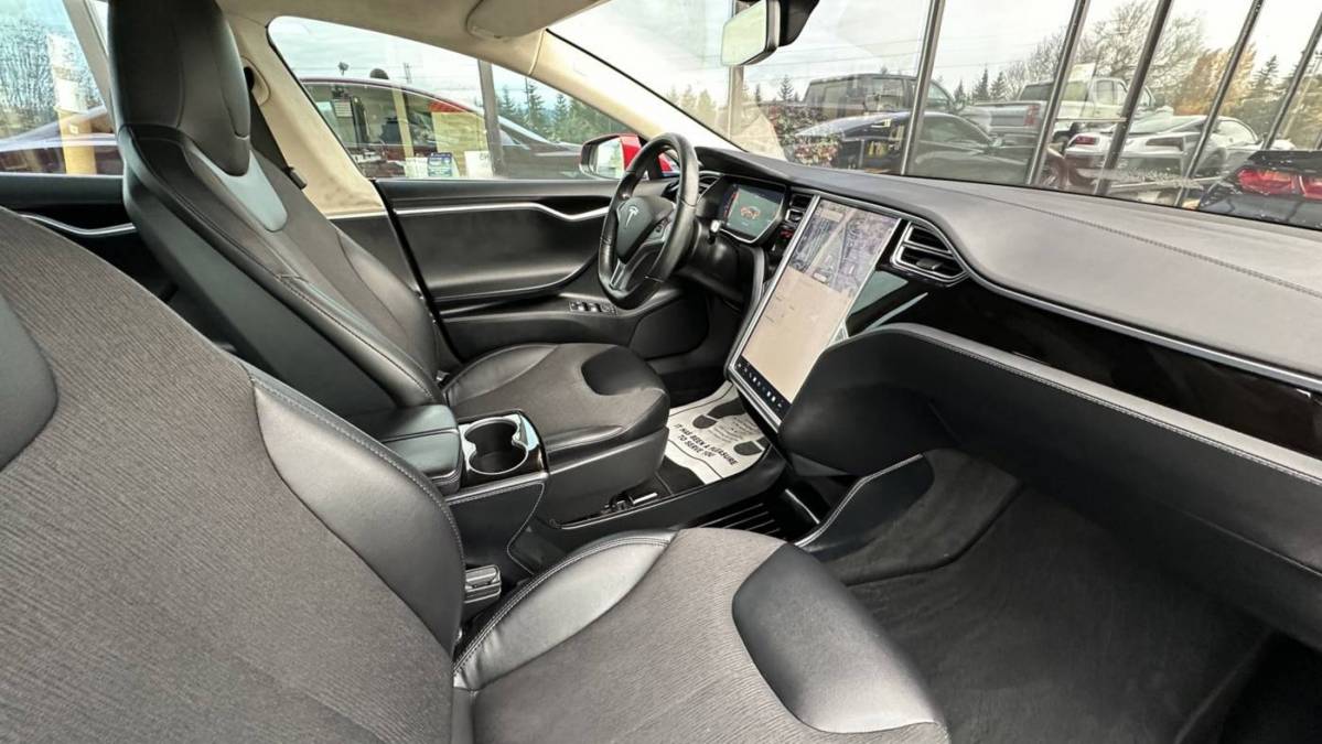 2016 Tesla Model S 5YJSA1E19GF131243