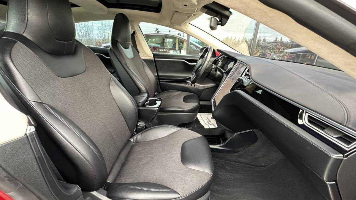2016 Tesla Model S 5YJSA1E19GF131243