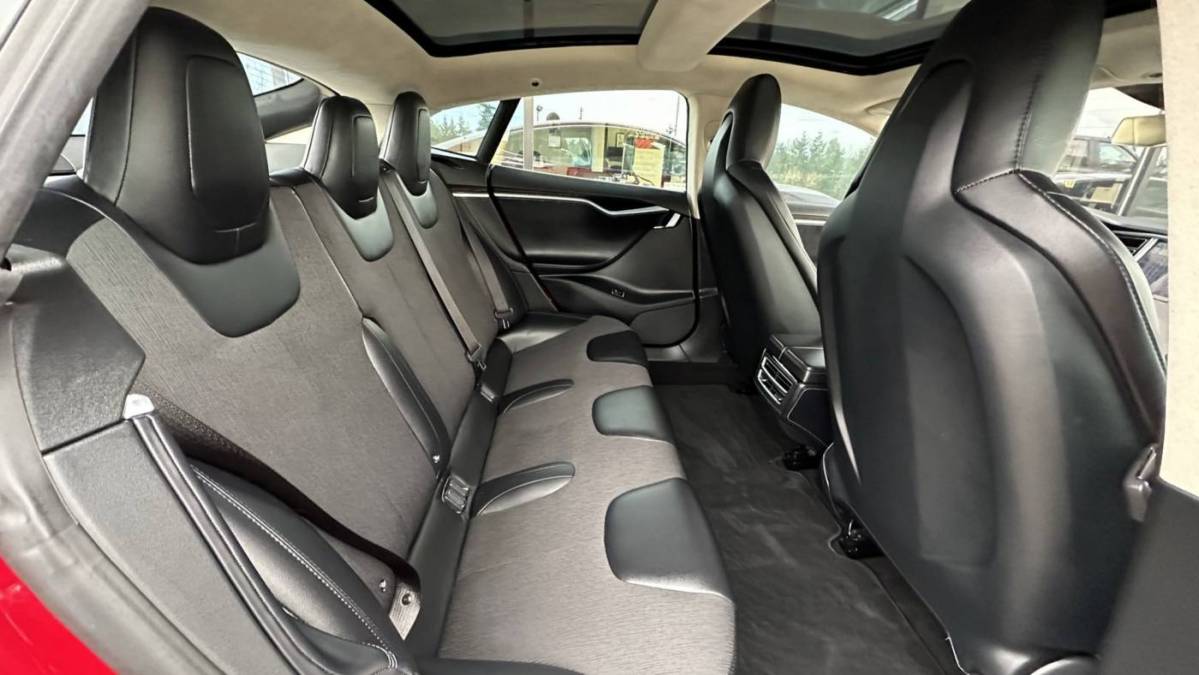 2016 Tesla Model S 5YJSA1E19GF131243