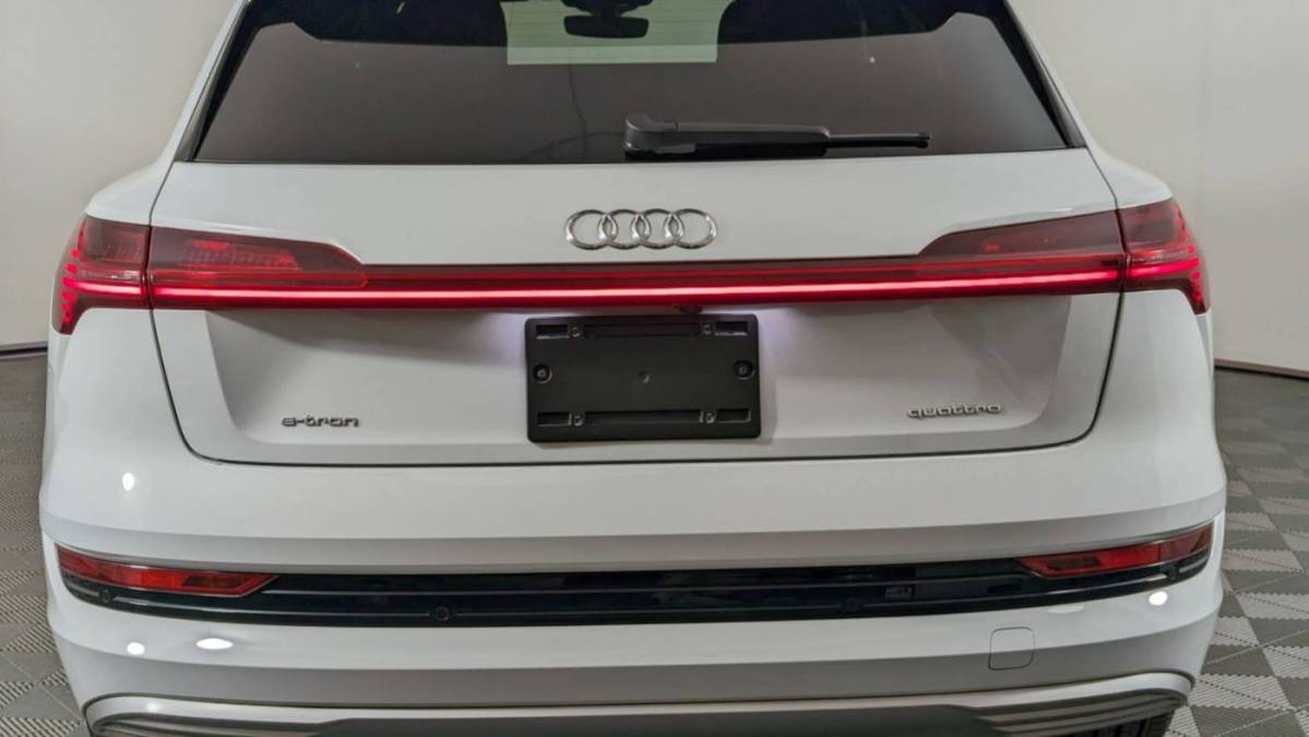 2021 Audi e-tron WA1LAAGE6MB003491