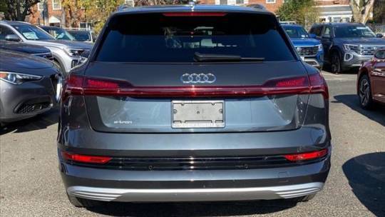 2019 Audi e-tron WA1LAAGE1KB025055