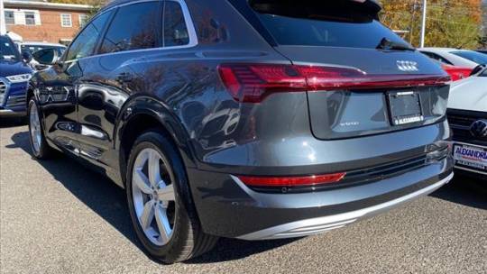 2019 Audi e-tron WA1LAAGE1KB025055
