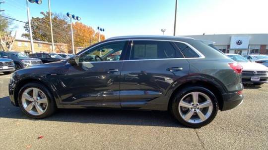 2019 Audi e-tron WA1LAAGE1KB025055