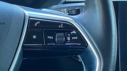 2019 Audi e-tron WA1LAAGE1KB025055