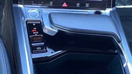 2019 Audi e-tron WA1LAAGE1KB025055