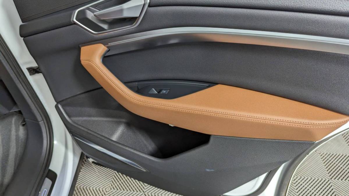 2021 Audi e-tron WA1LAAGE6MB003491
