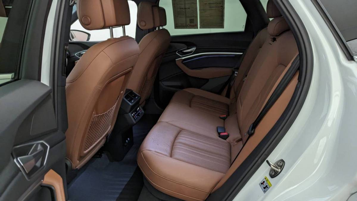 2021 Audi e-tron WA1LAAGE6MB003491