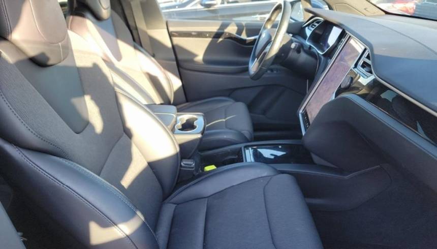 2018 Tesla Model X 5YJXCDE21JF088101