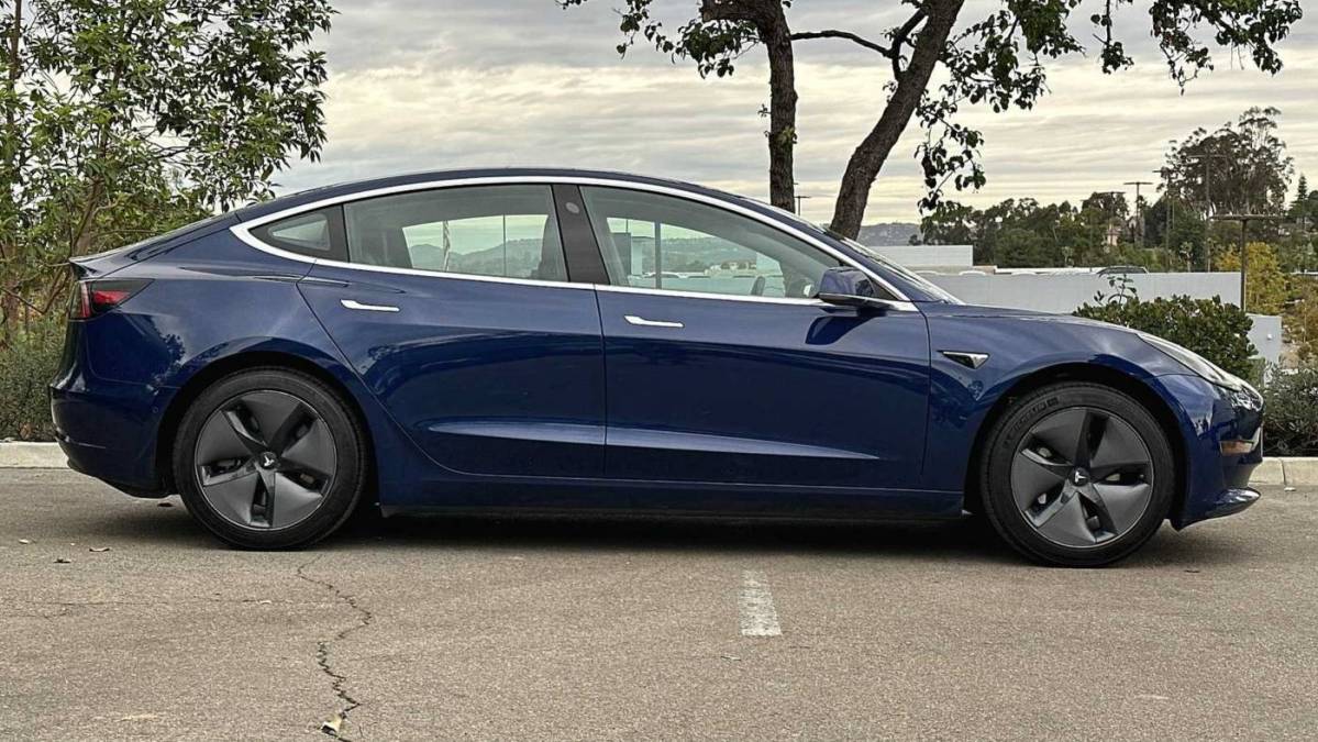 2017 Tesla Model 3 5YJ3E1EA6HF001513