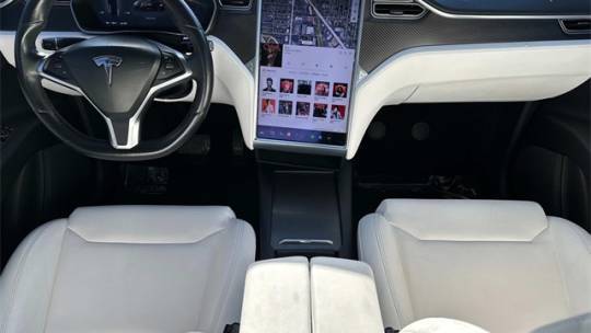 2018 Tesla Model X 5YJXCAE24JF087913