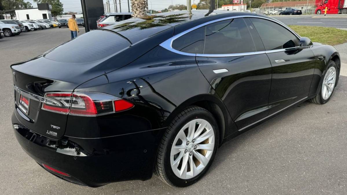 2018 Tesla Model S 5YJSA1E23JF266721