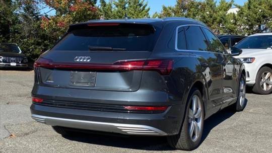 2019 Audi e-tron WA1LAAGE7KB024766