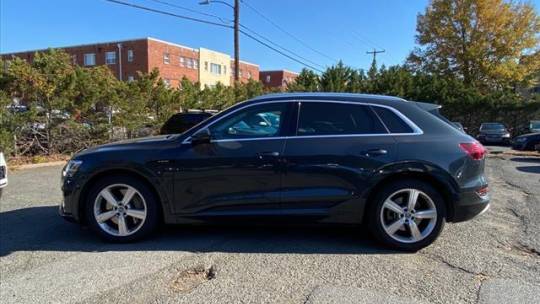 2019 Audi e-tron WA1LAAGE7KB024766