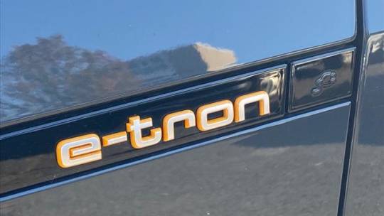 2019 Audi e-tron WA1LAAGE7KB024766