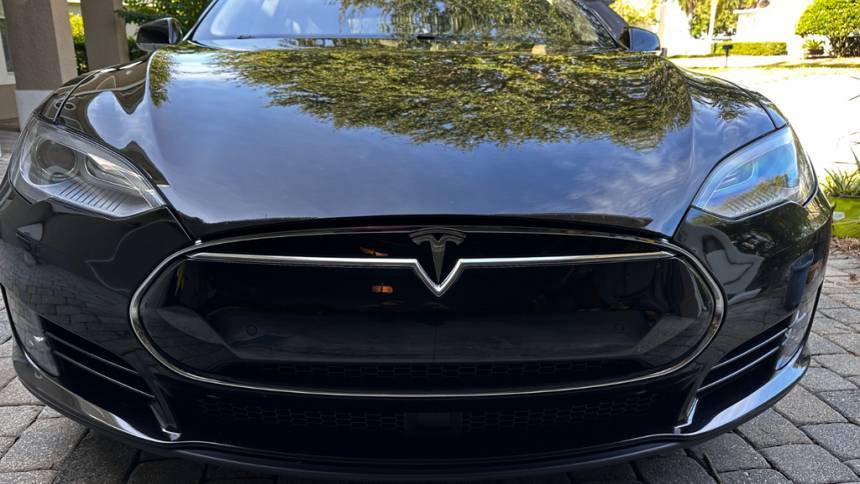 2015 Tesla Model S 5YJSA1E41FF113084