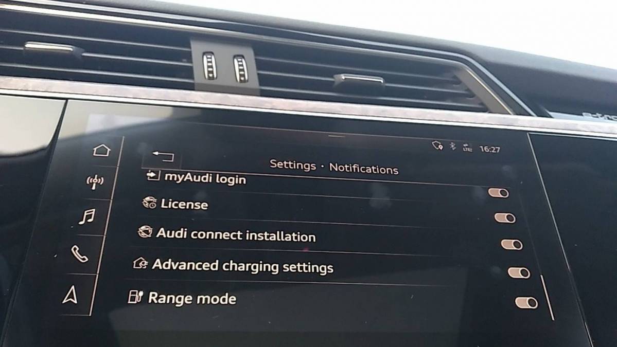 2019 Audi e-tron WA1LAAGE8KB024548