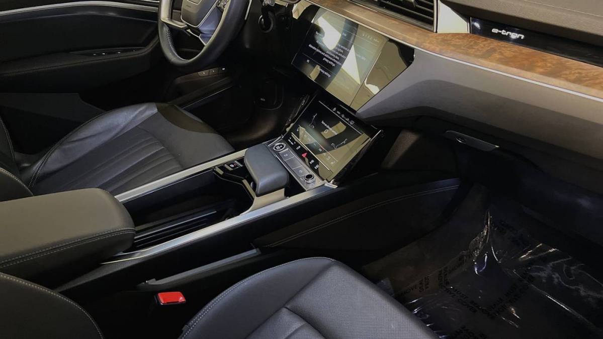 2021 Audi e-tron WA1LAAGE5MB017009