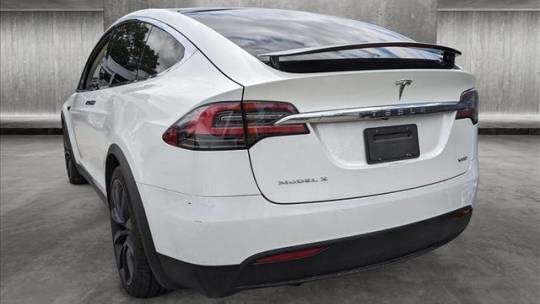 2018 Tesla Model X 5YJXCDE29JF136542