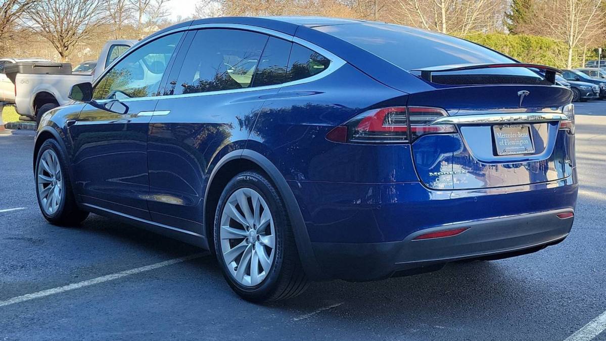 2018 Tesla Model X 5YJXCAE21JF127736