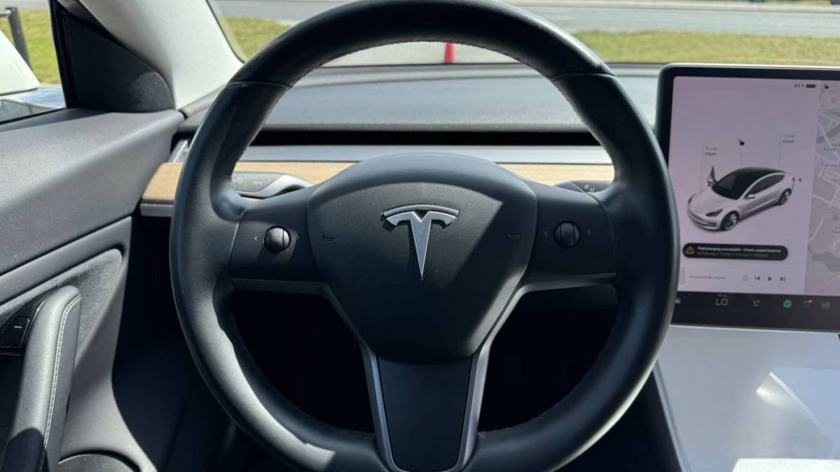 2019 Tesla Model 3 5YJ3E1EB1KF200016