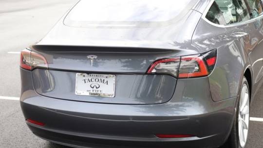 2018 Tesla Model 3 5YJ3E1EA8JF009439