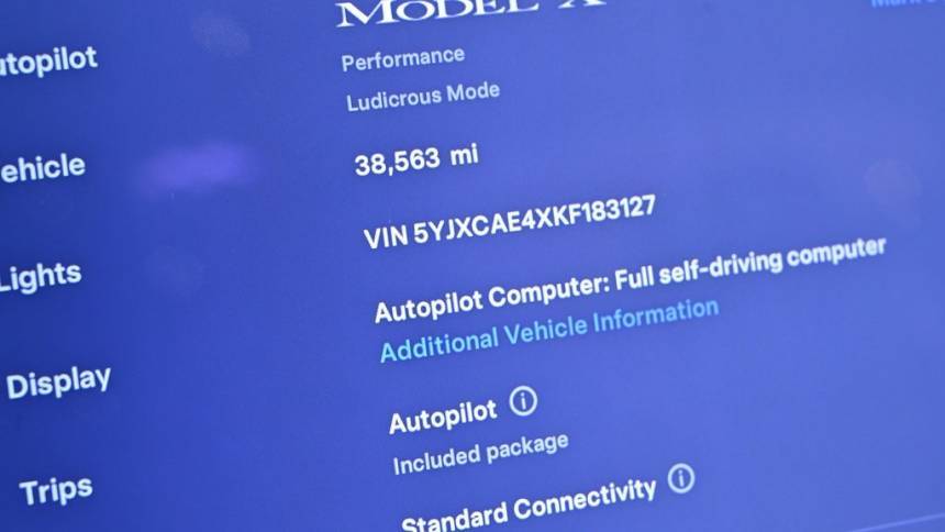 2019 Tesla Model X 5YJXCAE4XKF183127