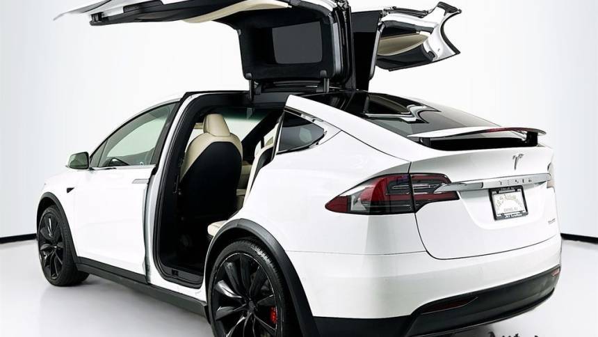 2021 Tesla Model X 5YJXCDE44MF321569