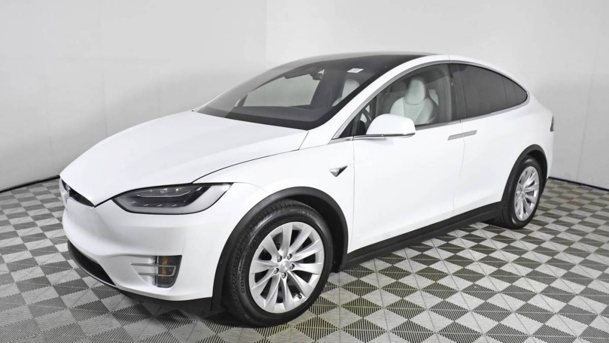 2018 Tesla Model X 5YJXCAE21JF120463