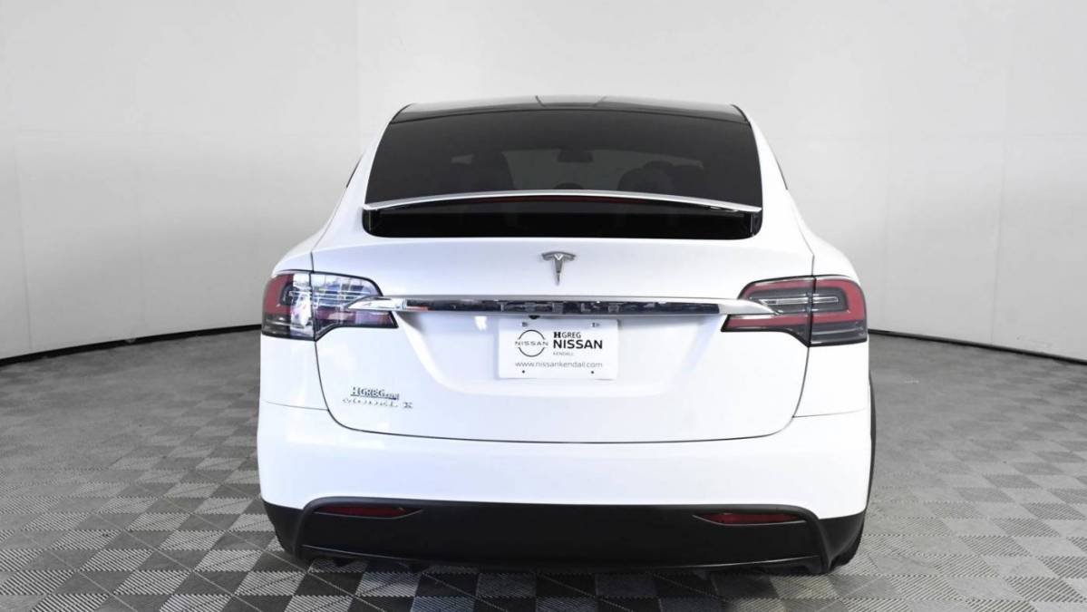 2018 Tesla Model X 5YJXCAE21JF120463