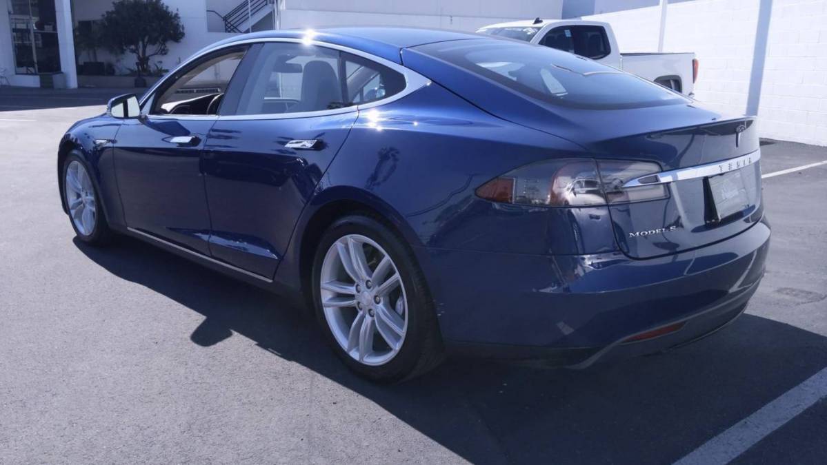 2015 Tesla Model S 5YJSA1E16FF115659
