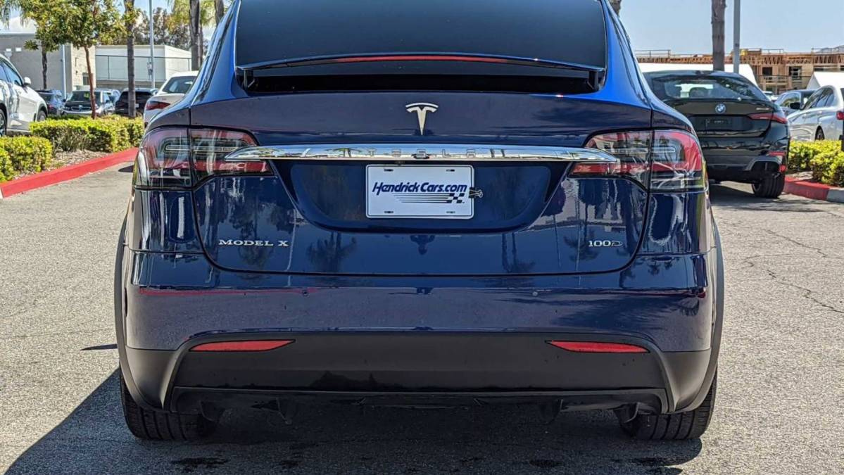 2018 Tesla Model X 5YJXCDE27JF140492