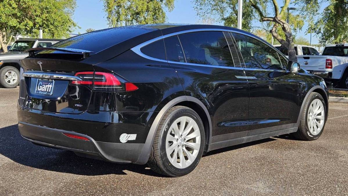 2018 Tesla Model X 5YJXCDE21JF117791