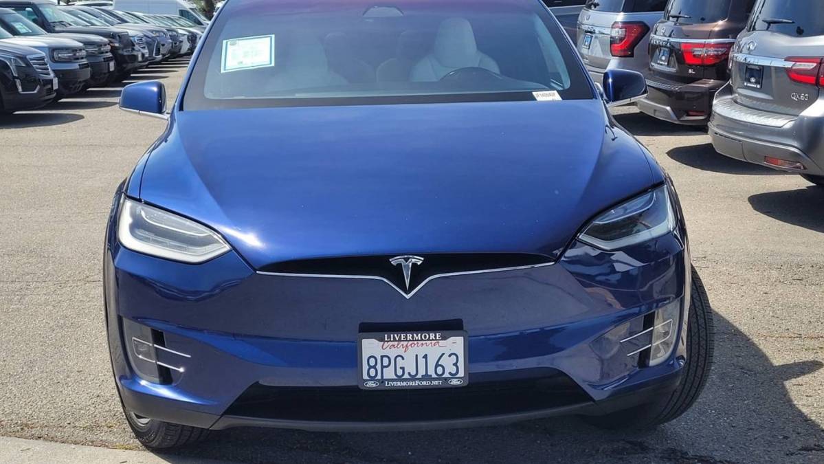 2018 Tesla Model X 5YJXCBE21JF140640