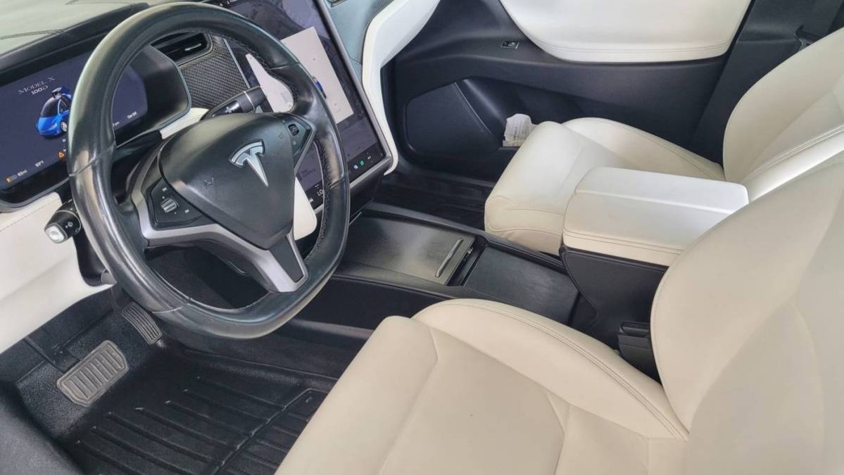 2018 Tesla Model X 5YJXCBE21JF140640