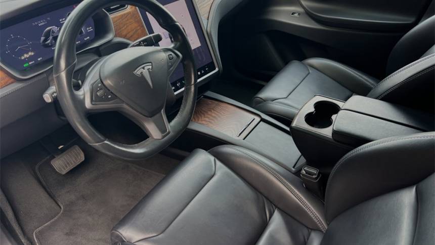 2018 Tesla Model X 5YJXCBE24JF139711