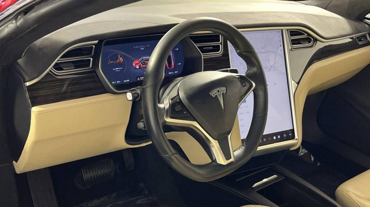 2016 Tesla Model S 5YJSA1E11GF157707