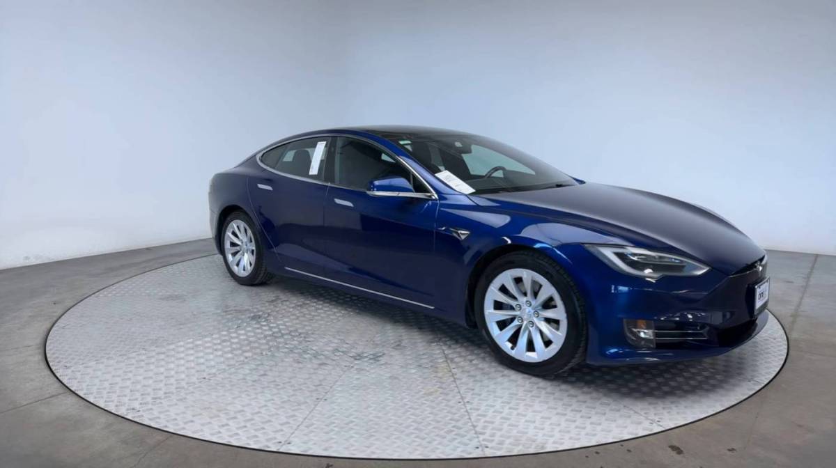 2017 Tesla Model S 5YJSA1E28HF204743