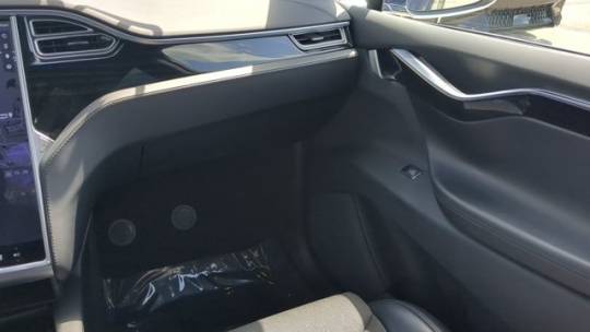 2017 Tesla Model X 5YJXCDE25HF061090